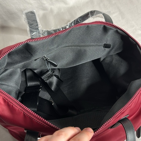 Mondani New York Weekender Tote - Picture 5 of 5